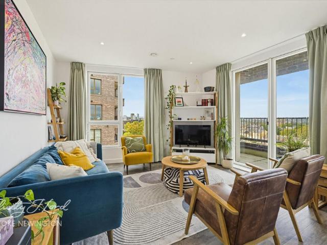 Flat for sale in Upper Clapton, Greater London