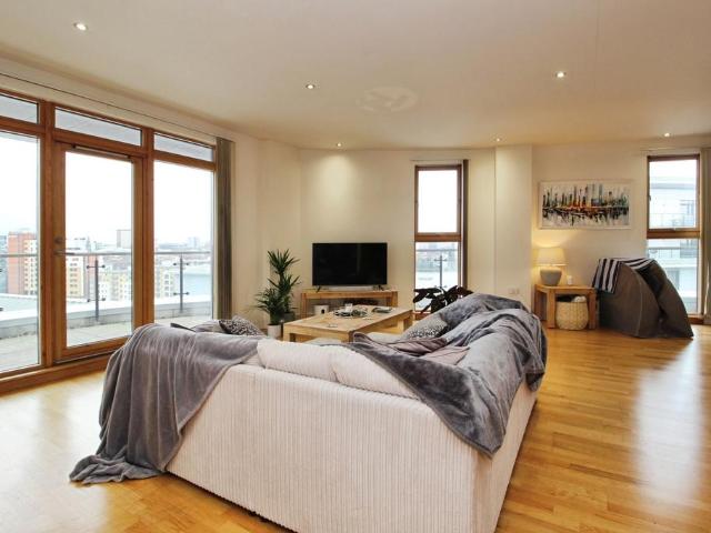 Flat for sale in Richmond Hill, West Yorkshire