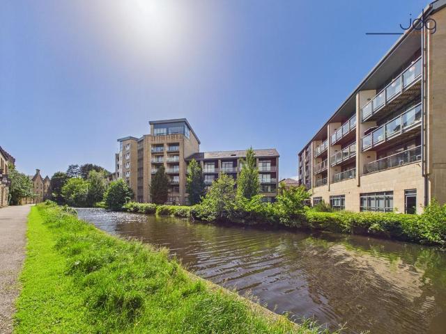 Flat for sale in Greaves, Bare