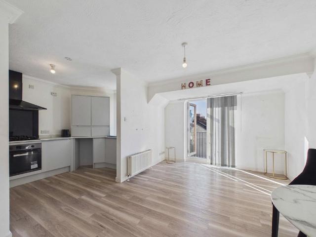 Flat for sale in Alton Barnes, Isle Of Man