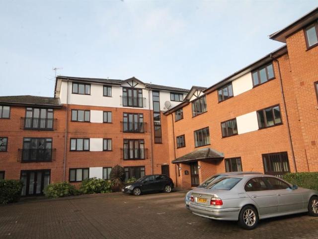 Flat for sale in Henley-on-Thames, Berrick Salome