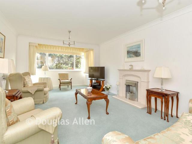 Flat for sale in Barkingside, Greater London