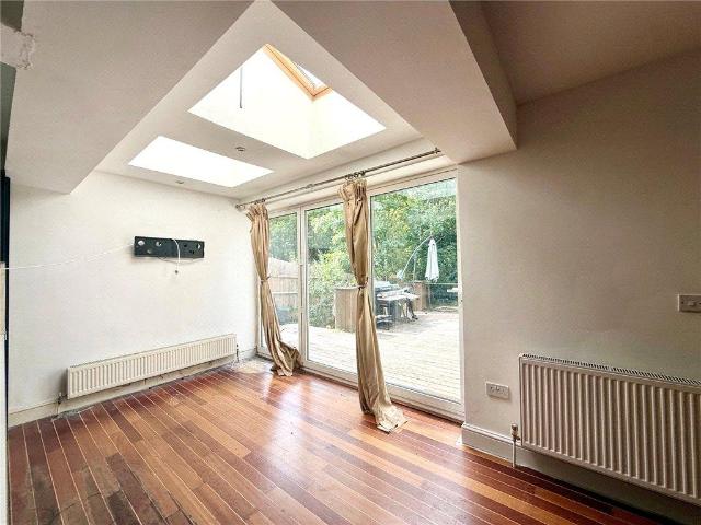 Flat for sale in West Norwood, Greater London