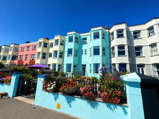 Flat for sale in Pwllheli