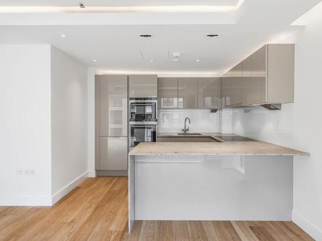 Flat for sale in Greater London