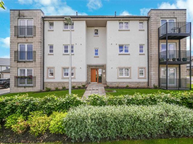 Flat for sale in Uphall Station, Scotland