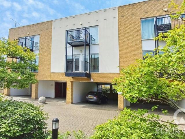 Flat for sale in Gravesend, Gravesham