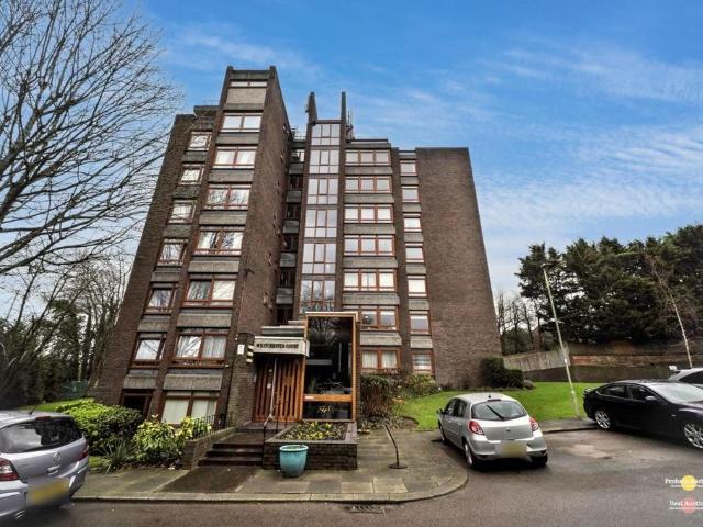 Flat for sale in Hendon, Greater London