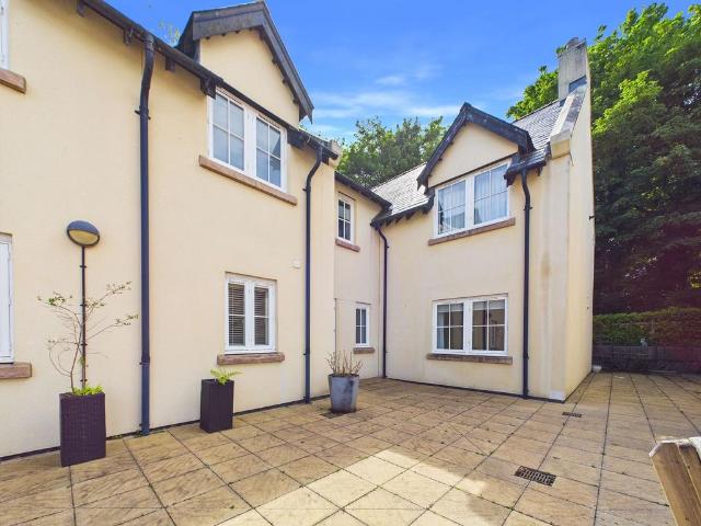 Flat for sale in Saundersfoot, Wales