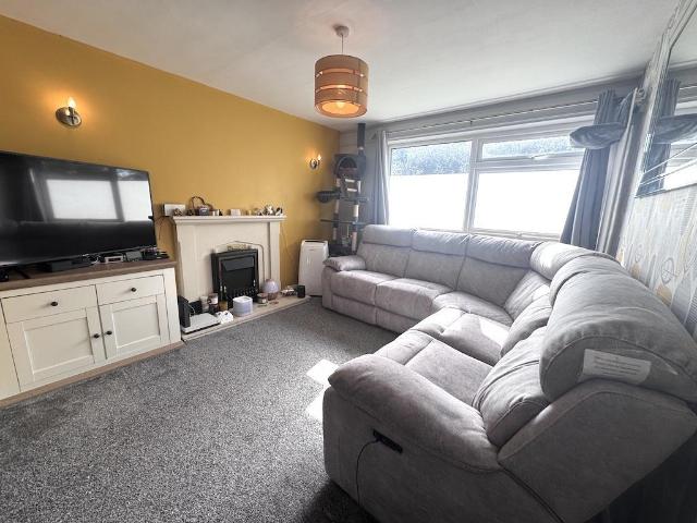 Flat for sale in South Earlswood, Red Hill