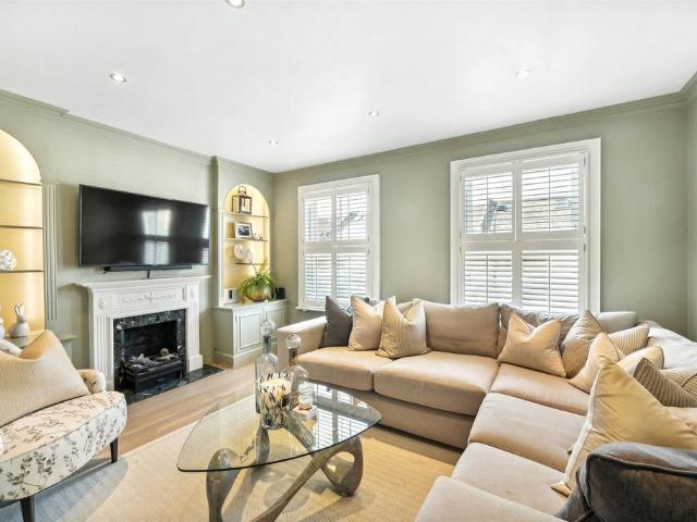 Flat for sale in Sands End, Greater London