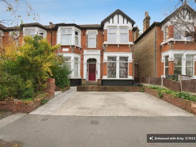 Flat for sale in London Borough of Redbridge, Greater London