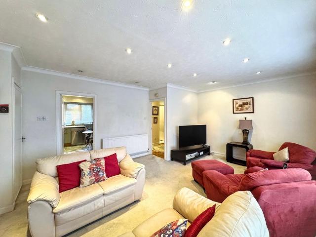 Flat for sale in Little Stanmore, Greater London