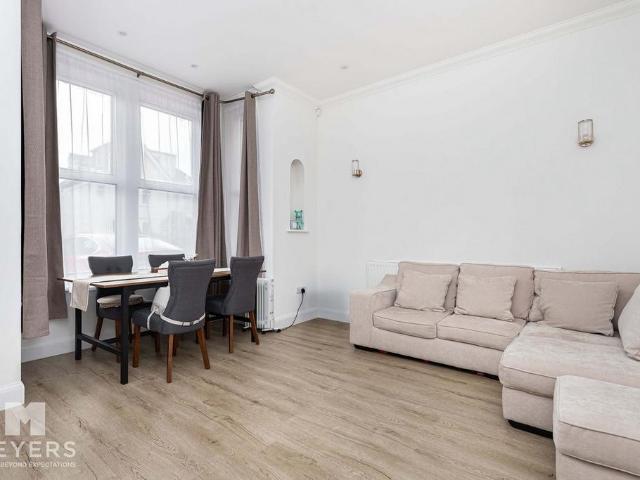 Flat for sale in Boscombe, Bournemouth