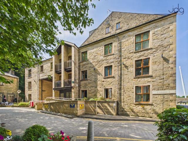 Flat for sale in The Quayside, Bare