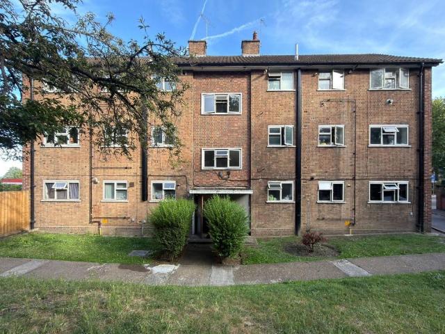 Flat for sale in London Borough of Lewisham, Forest Hill