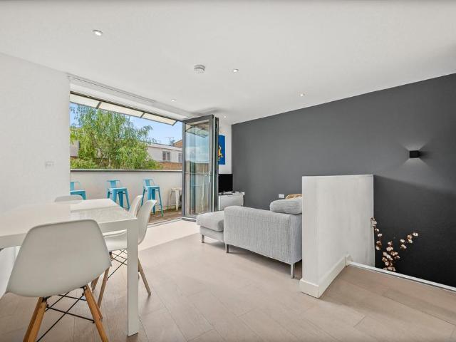 Flat for sale in Bermondsey, Greater London