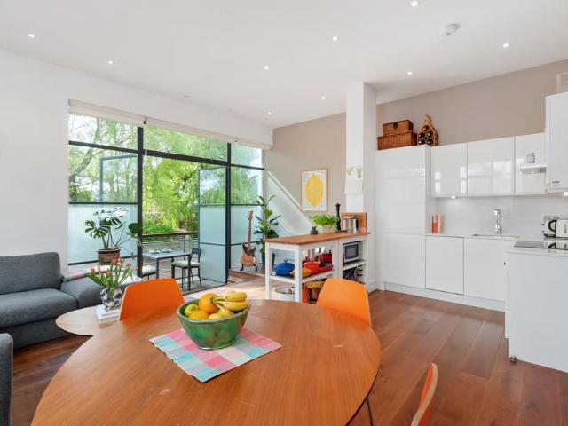 Flat for sale in London Borough of Hounslow, Greater London