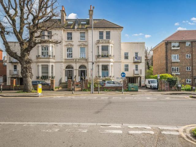 Flat for sale in Round Hill, Brighton & Hove
