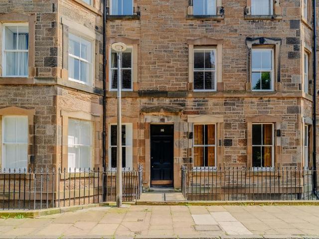 Flat for sale in Silvermills, Scotland