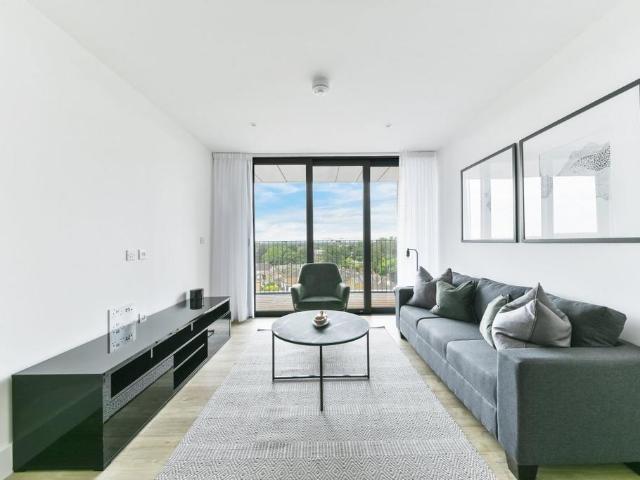 Flat for sale in Birch Green, Lower Halliford