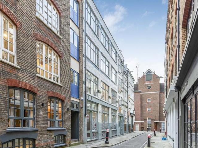 Flat for sale in West Smithfield, Lyons