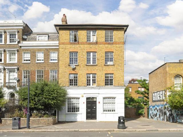 Flat for sale in London Borough of Tower Hamlets, Greater London