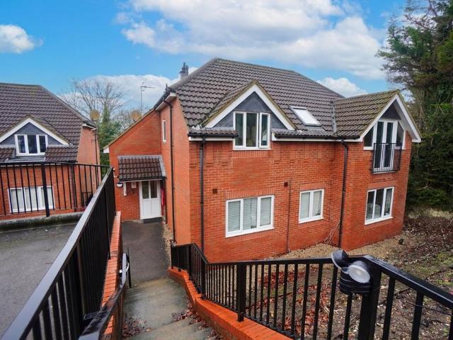 Flat for sale in High Wycombe Community Board, High Wycombe
