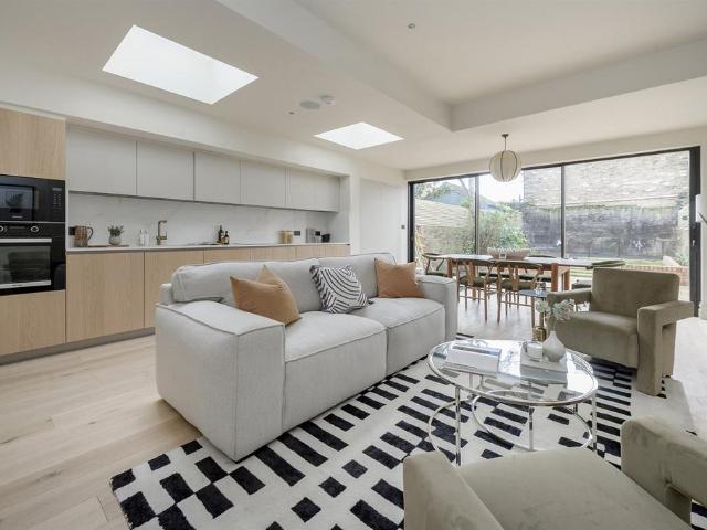 Flat for sale in North Kensington, Greater London