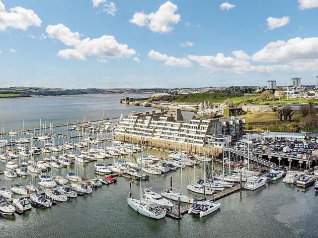 Flat for sale in Mount Wise