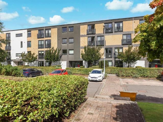 Flat for sale in Garngad, Scotland