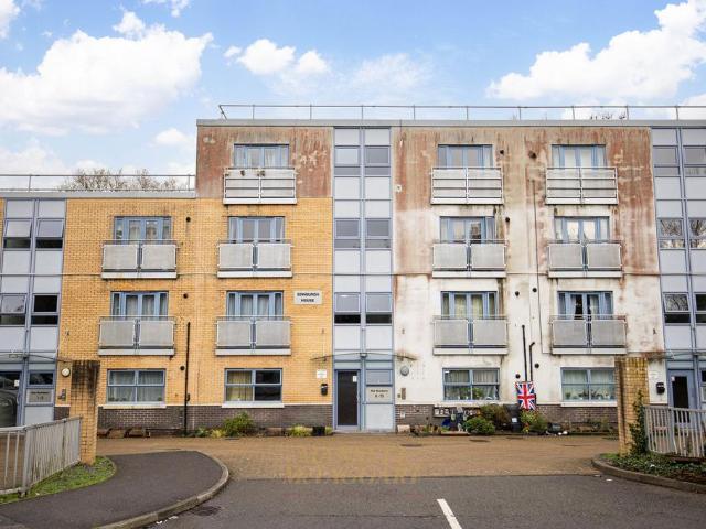 Flat for sale in Broadfield, Glynde