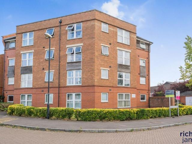 Flat for sale in Rodbourne, Swindon