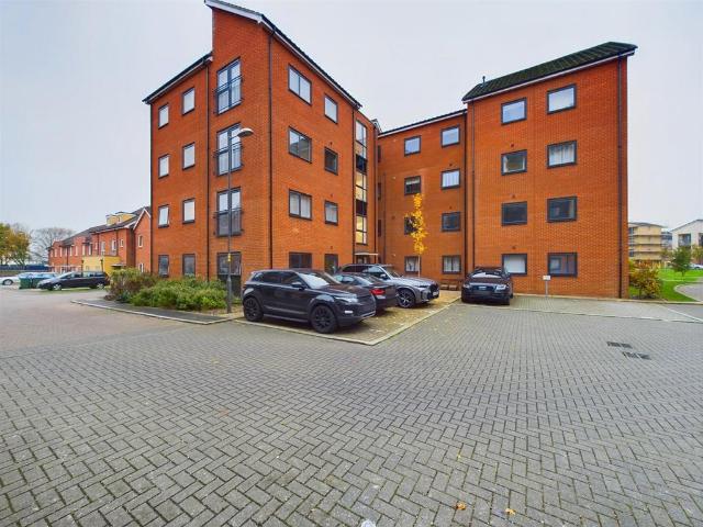 Flat for sale in Quarrendon, Aylesbury