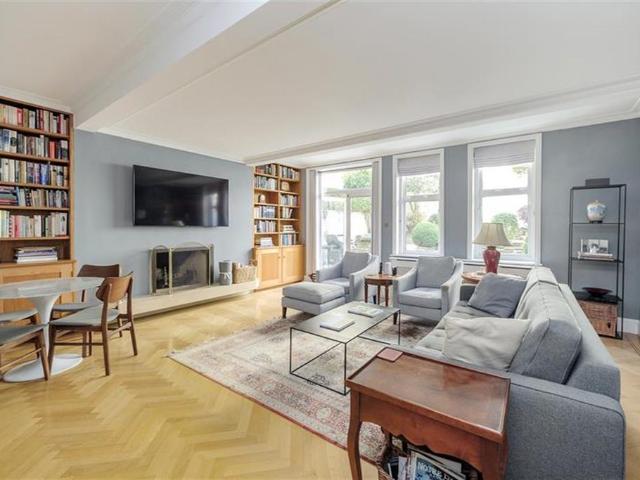 Flat for sale in Earl's Court, Greater London
