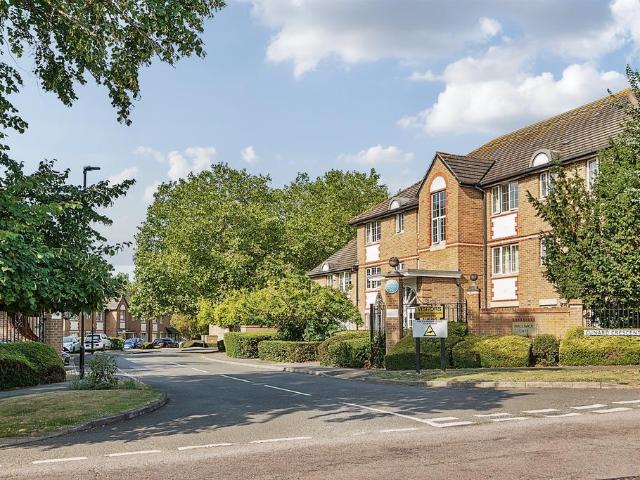Flat for sale in Edmonton, Greater London