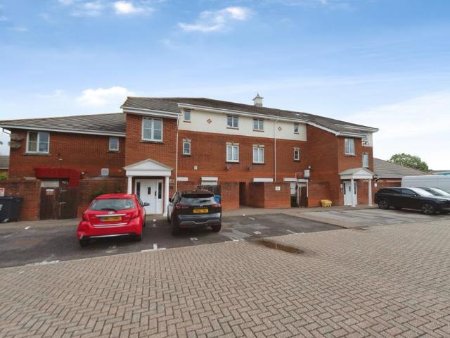 Flat for sale in Priddy's Hard, Middlecroft