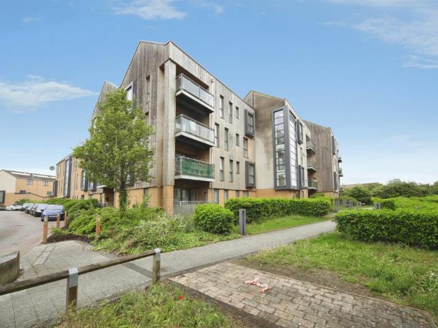 Flat for sale in Woodside Estate, Houghton Regis