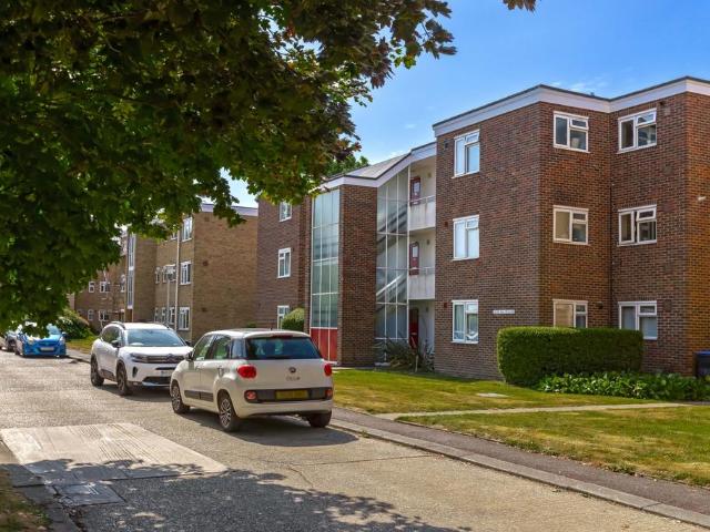 Flat for sale in Worthing, West Sussex