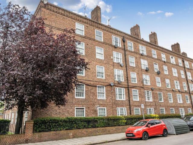 Flat for sale in London Borough of Lambeth, Greater London