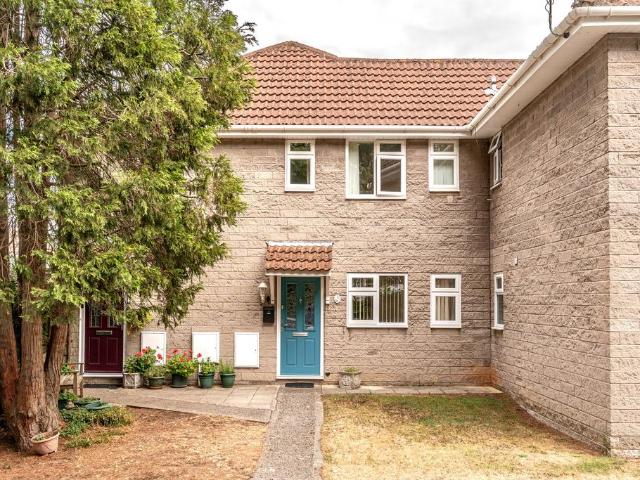 Flat for sale in Kingswood, South Gloucestershire