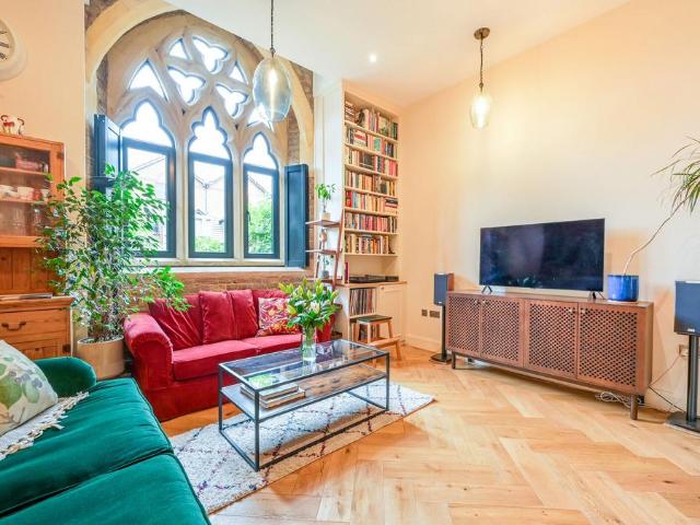 Flat for sale in Poplar Grove, Greater London