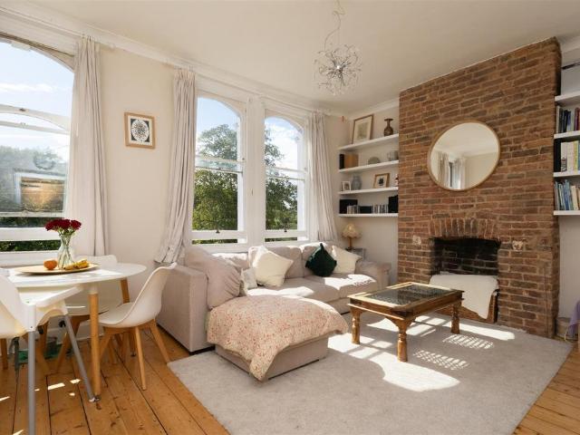 Flat for sale in Blacklands, Guestling Green