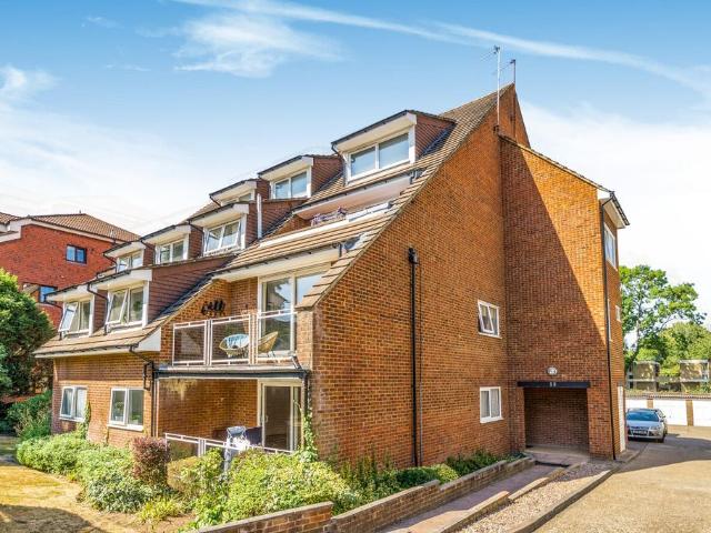 Flat for sale in Beckenham, Greater London