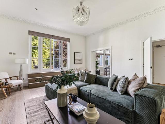Flat for sale in South Kensington, Greater London