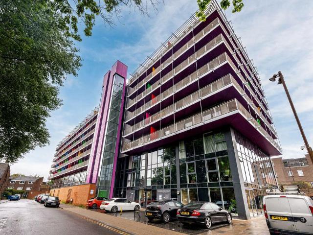 Flat for sale in London Borough of Lewisham, New Cross