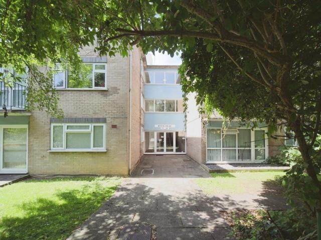 Flat for sale in Spring Park, Luton