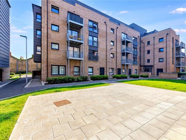 Flat for sale in Leith, Scotland
