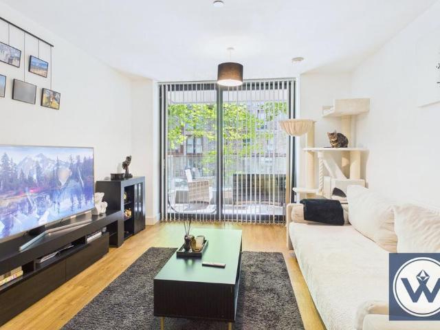 Flat for sale in Silvertown, Greater London