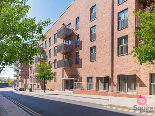 Flat for sale in West Finchley, Greater London